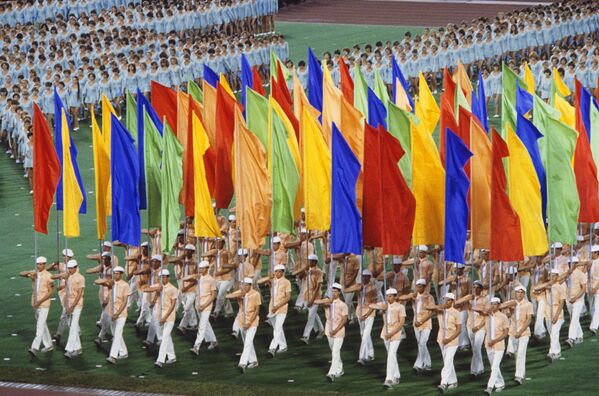 Праздничное шествие спортсменов во время открытия XXII летних Олимпийских игр в Москве, 1980 год - Sputnik Таджикистан