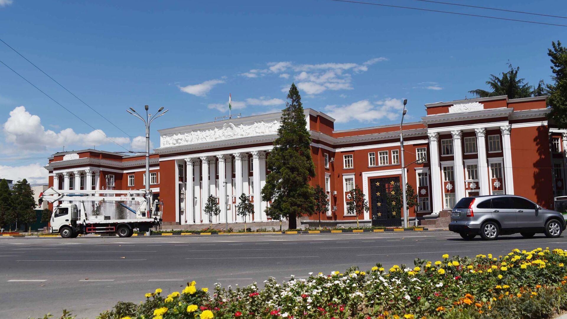 Здание парламента Республики Таджикистан - Sputnik Тоҷикистон, 1920, 04.09.2023