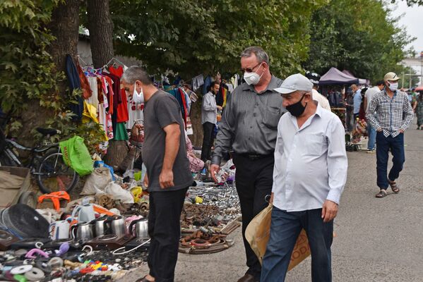 Торговля на барахолке в Душанбе - Sputnik Таджикистан