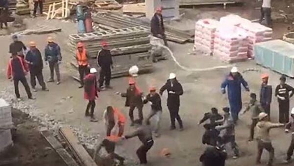 Рабочие на стройке в Северном Чертаново устроили массовую драку - Sputnik Тоҷикистон