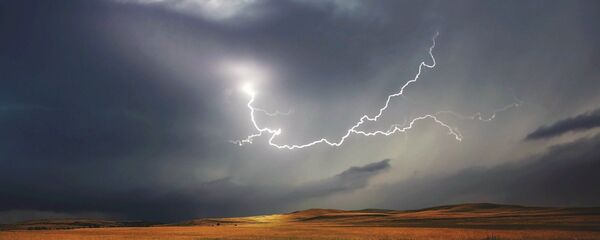 Молния в небе - Sputnik Тоҷикистон