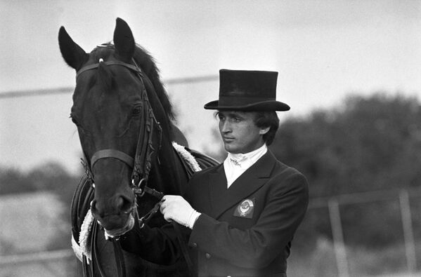 Юрий Ковшов, олимпийский чемпион (конный спорт), победитель Кубка СССР 1983г - Sputnik Таджикистан