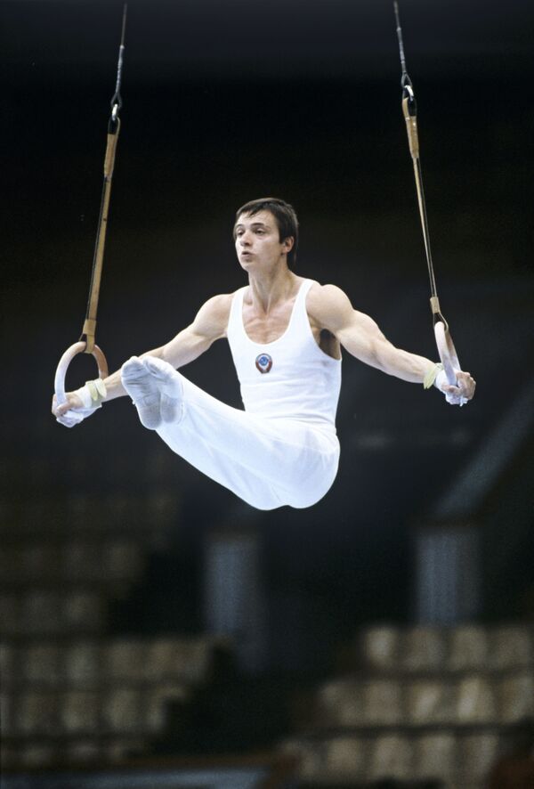 Абсолютный чемпион СССР 1979 года по спортивной гимнастике, олимпийский чемпион 1980 года в командном первенстве Эдуард Азарян - Sputnik Таджикистан