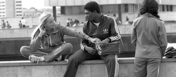 Гарнет Шарват (Никарагуа) и Хосе Луис Лавердисна (Республика Куба) в Олимпийской деревне - Sputnik Таджикистан