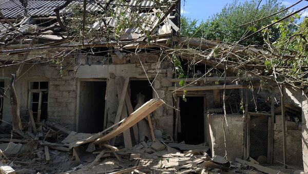 Пострадавший от обстрелов жилой дом в селе Неркин Кармирахпюр, Тавуш - Sputnik Таджикистан