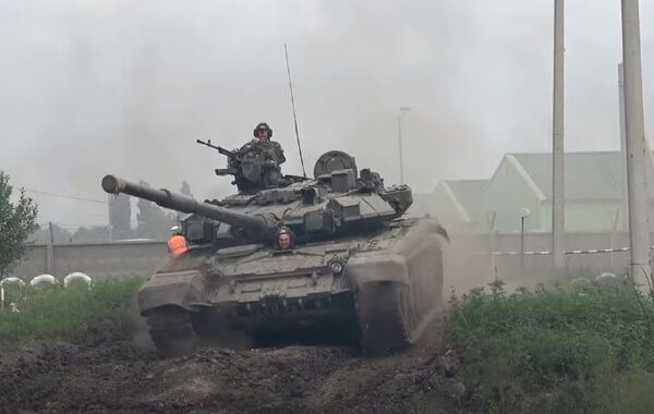 Внезапная проверка войск по приказу Путина попала на видео Внезапная проверка войск по приказу Путина попала на видео - Sputnik Таджикистан