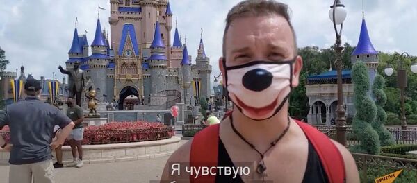 Микки-маски и море антисептика: Диснейленд открылся в США в пандемию - Sputnik Таджикистан