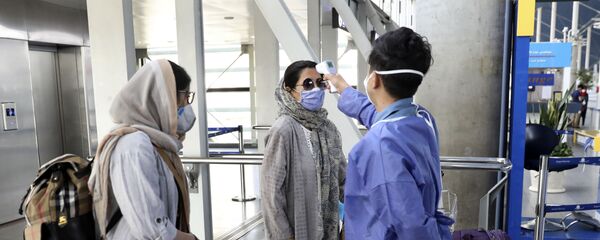 Проверка температуры у прибывших пассажиров в Тегеран - Sputnik Тоҷикистон