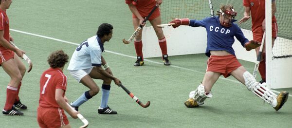 XXII Олимпийские игры. Хоккей на траве. Мужчины. Матч между сборными командами СССР и Индии XXII Олимпийские игры. Хоккей на траве. Мужчины. Матч между сборными командами СССР и Индии - Sputnik Таджикистан