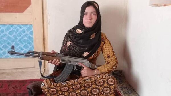 Афганская девушка расстреляла боевиков Талибана за убийство родителей - Sputnik Таджикистан