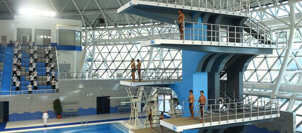 Трамплин для прыжков с бассейн  в новом спорткомплексе в Душанбе  - Sputnik Таджикистан