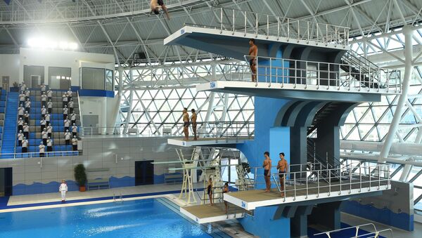 Трамплин для прыжков с бассейн  в новом спорткомплексе в Душанбе  - Sputnik Таджикистан