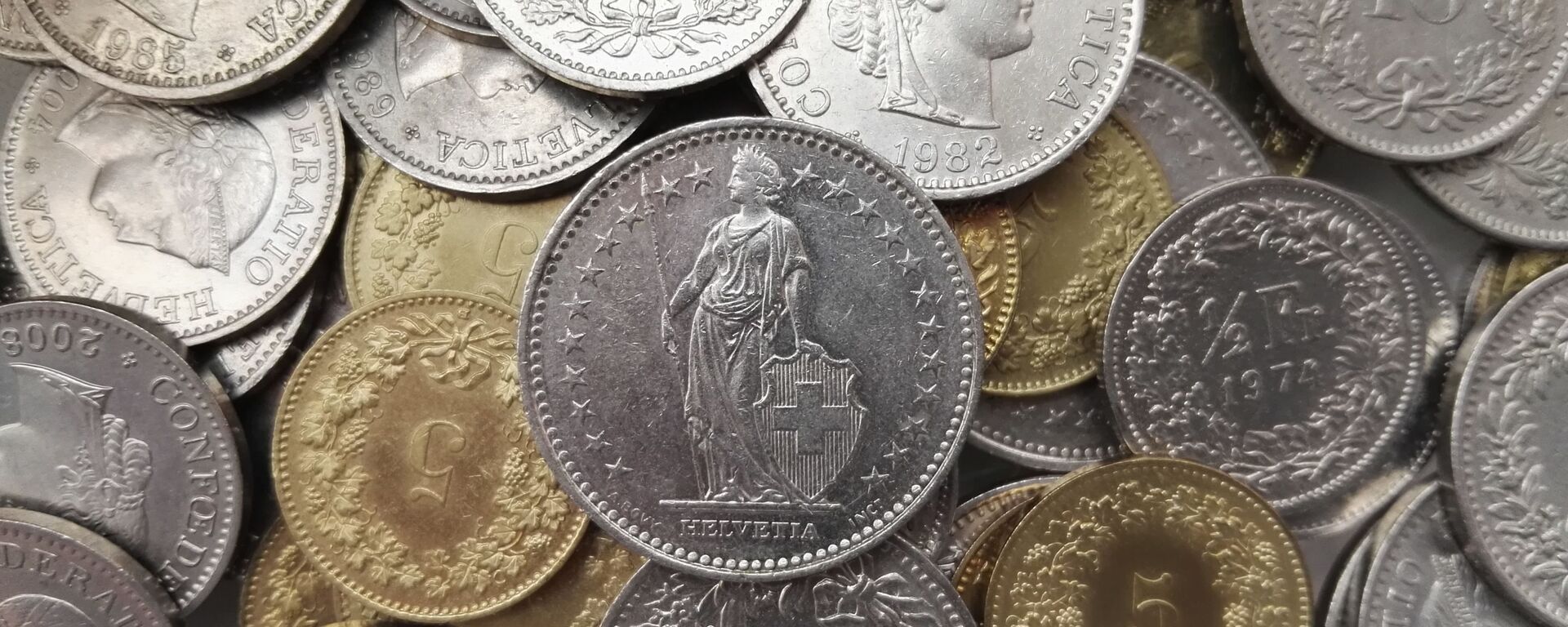 Швейцарские франки - Sputnik Таджикистан, 1920, 30.08.2021
