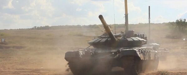 Танки под водой: опубликовано видео учений под Оренбургом Танки под водой: опубликовано видео учений под Оренбургом - Sputnik Таджикистан