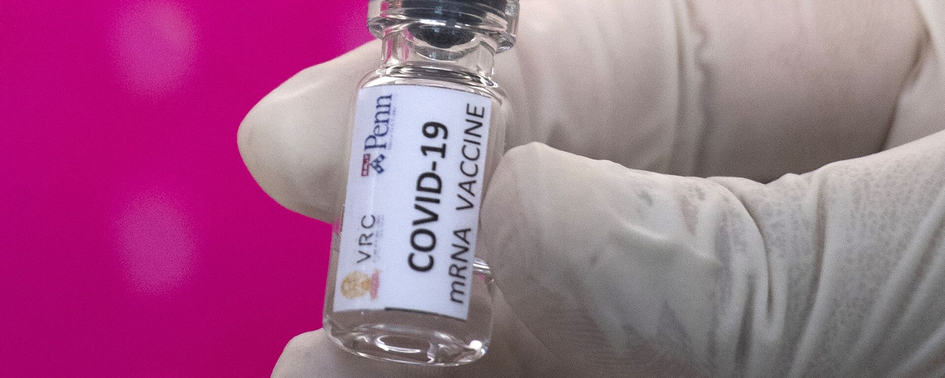 Вакцина от COVID-19 во время тестирования в исследовательском центре вакцин - Sputnik Таджикистан, 1920, 21.09.2020