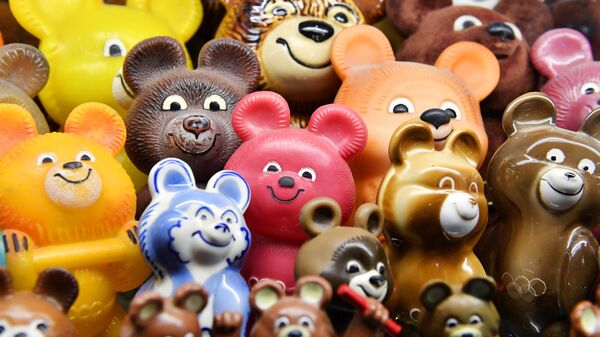 Выставка коллекции предметов, связанных с Олимпийскими играми 1980 года в Москве - Sputnik Таджикистан