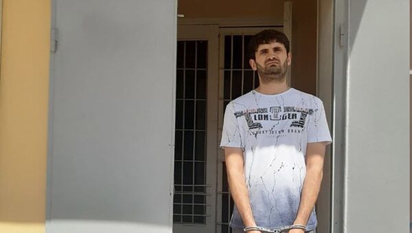 Арест молодого человека за аморальные действия в общественном месте - Sputnik Тоҷикистон