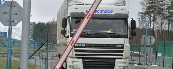 Грузовик на границе, архивное фото - Sputnik Тоҷикистон