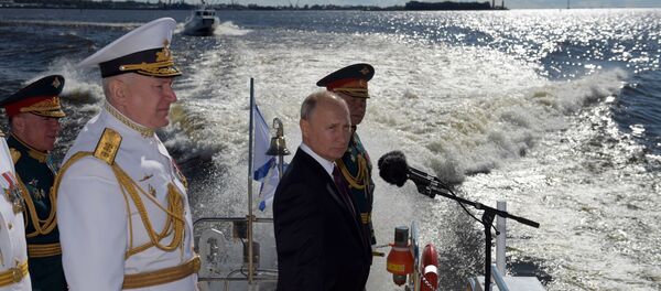 Президент РФ В. Путин принял участие в праздновании Дня ВМФ РФ в Санкт-Петербурге Президент РФ В. Путин принял участие в праздновании Дня ВМФ РФ в Санкт-Петербурге - Sputnik Таджикистан