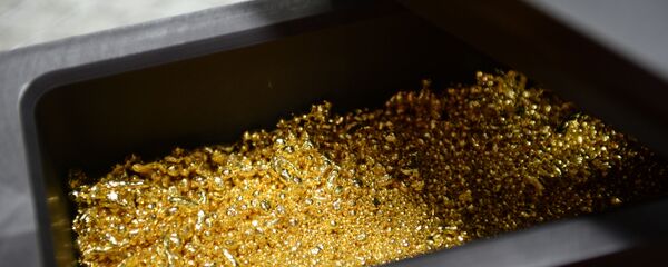 Открытие линии по производству банковских слитков на Екатеринбургском заводе Открытие линии по производству банковских слитков на Екатеринбургском заводе - Sputnik Тоҷикистон