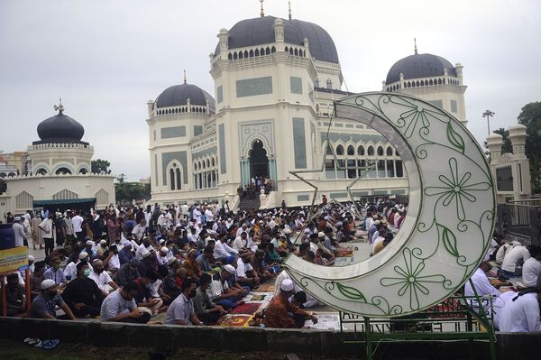 Празднование Курбан-байрама в мечети Аль-Машун в Медане, Индонезия - Sputnik Таджикистан