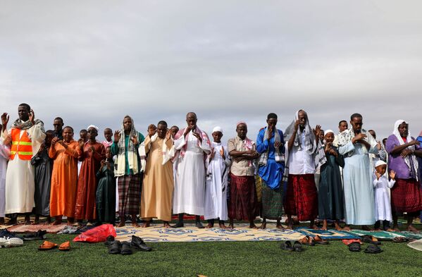 Мусульмане в Могадишо во время празднования Курбан-байрама - Sputnik Таджикистан