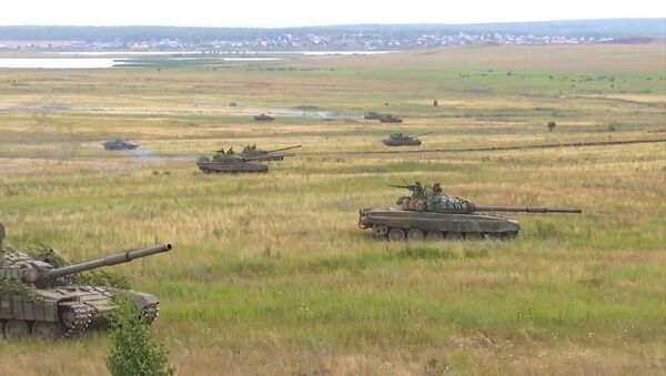 Российские танкисты провели учебный бой в Чебаркуле - YouTube - Sputnik Таджикистан