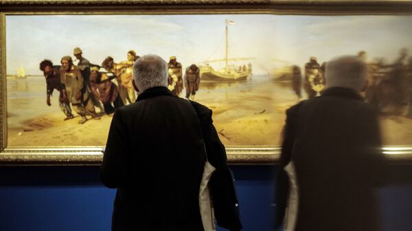 Бурлаки на Волге Ильи Репина на выставке к 175-летию со дня рождения художника - Sputnik Таджикистан