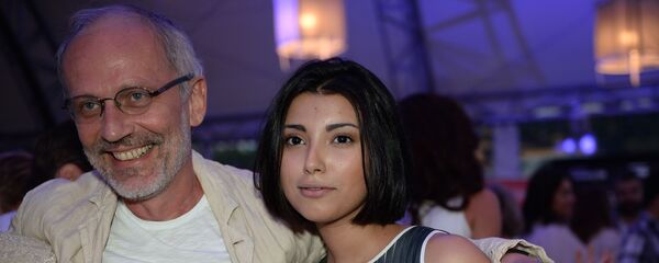 Радио и телеведущий Александр Гордон с супругой Нозанин Абдулвасиевой - Sputnik Тоҷикистон