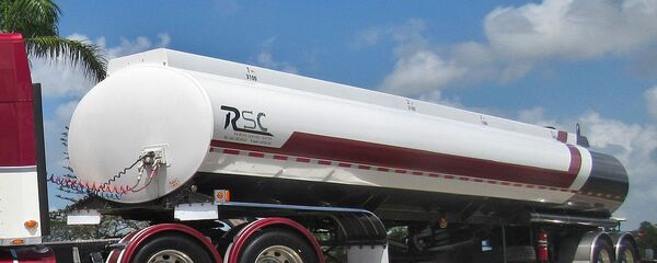 Цистерна прицепленная к грузовику, архивное фото Цистерна прицепленная к грузовику, архивное фото - Sputnik Тоҷикистон