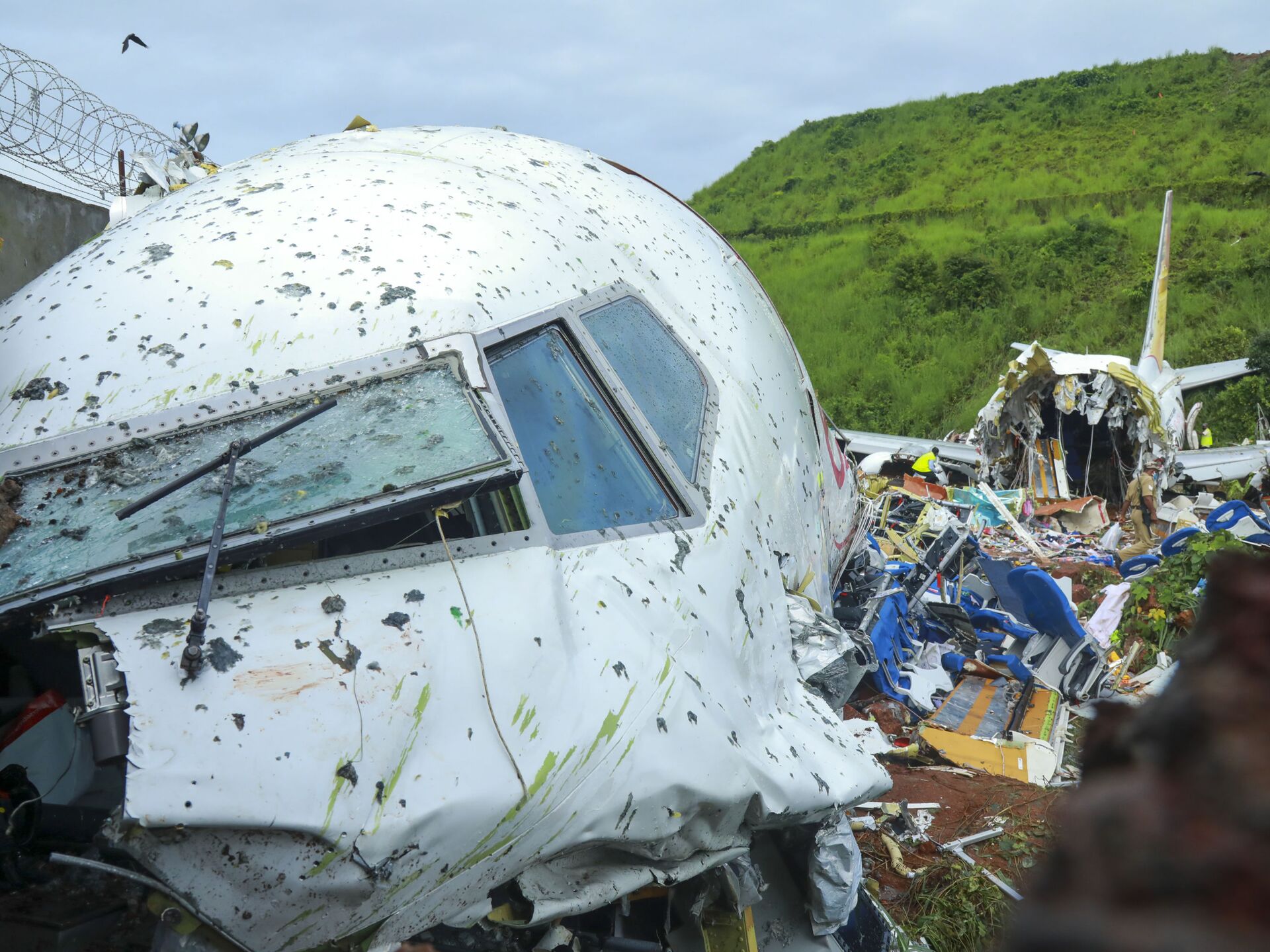 Сбили человека самолетом. Крушение Боинг 747 Air India. Катастрофа Боинг 747 Эйр Чайна.
