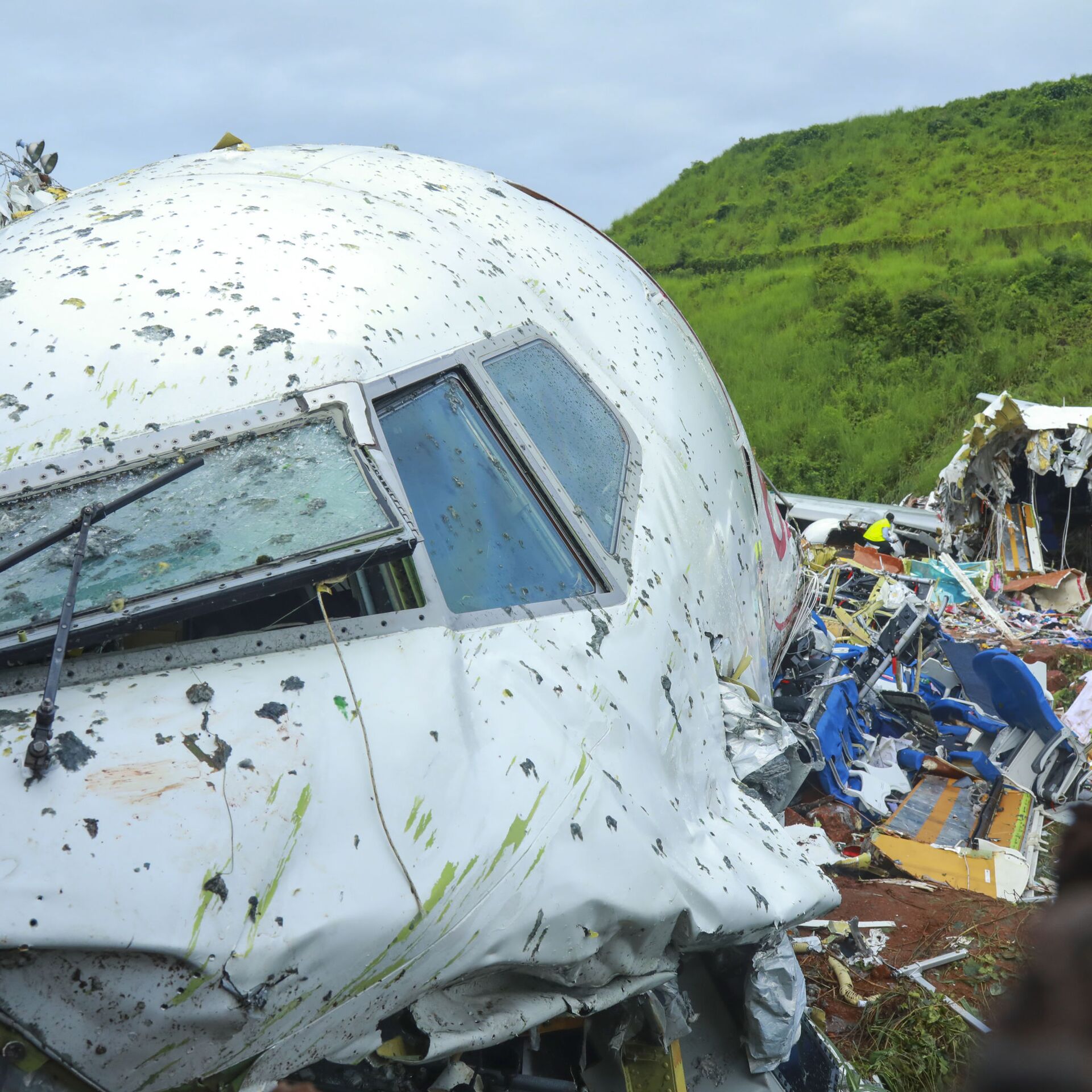 Потерпевшее бедствие. Боинг 747 авиакатастрофа. Катастрофа Боинг 737 Смартавиа. Индонезия Боинг 737 крушение.