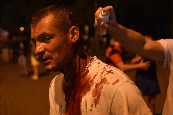 Раненый протестующий во время беспорядков в Минске после президентских выборов - Sputnik Таджикистан