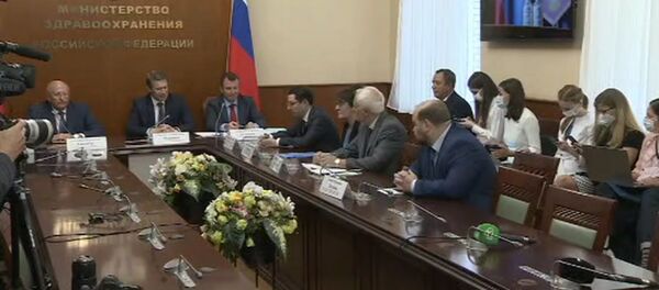 Страх конкуренции: Минздрав объяснил зарубежную критику российской вакцины от COVID-19 - YouTube - Sputnik Таджикистан