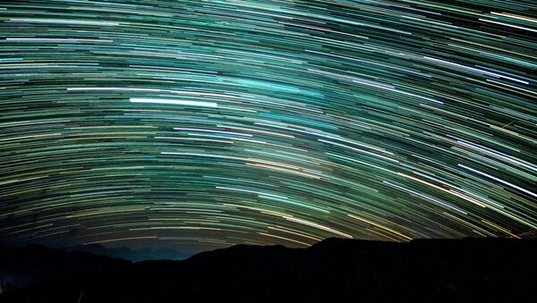 Звездное небо, наблюдаемое в Краснодарском крае во время метеорного потока Персеиды - Sputnik Таджикистан