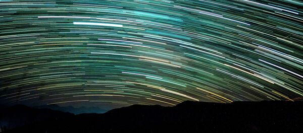 Звездное небо, наблюдаемое в Краснодарском крае во время метеорного потока Персеиды Звездное небо, наблюдаемое в Краснодарском крае во время метеорного потока Персеиды - Sputnik Таджикистан