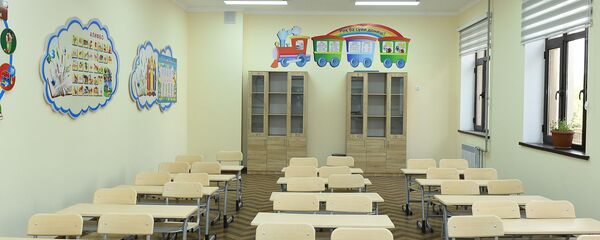 Школьный класс новой средней школы № 102 в Шохмансурском районе - Sputnik Тоҷикистон