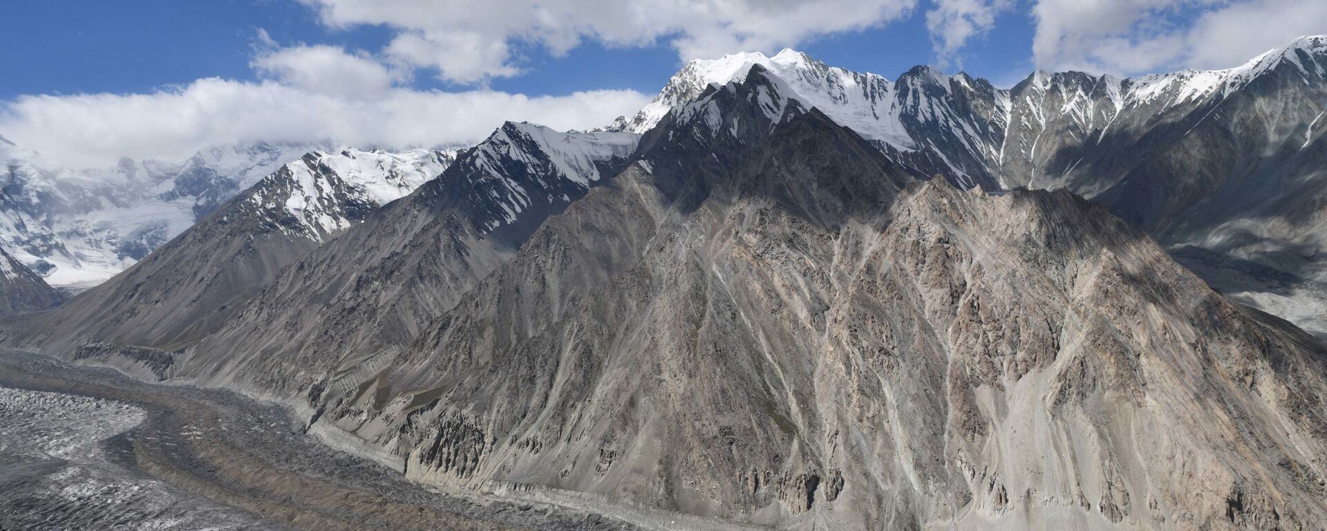 Горы в Таджикистане - Sputnik Таджикистан, 1920, 09.11.2025