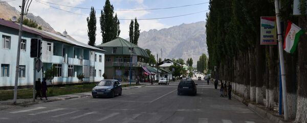 Улица в Таджикабаде Улица в Таджикабаде - Sputnik Таджикистан