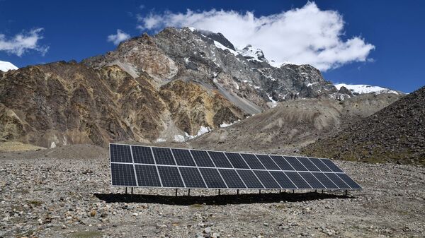 Солнечные батареи в горах  - Sputnik Таджикистан