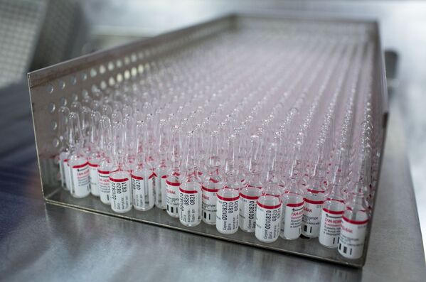 Производство вакцины от COVID-19 на фармацевтическом заводе Биннофарм - Sputnik Тоҷикистон