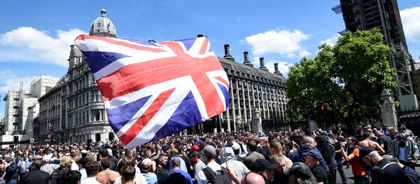 Протесты против полицейского произвола в Великобритании - Sputnik Таджикистан