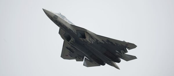 Многофункциональный истребитель пятого поколения Су-57 на воздушном параде Победы в Москве Многофункциональный истребитель пятого поколения Су-57 на воздушном параде Победы в Москве - Sputnik Таджикистан