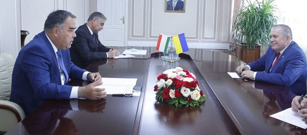 Встреча посла Украины с главой согдийской области - Sputnik Таджикистан