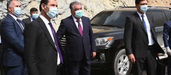 Эмомали Рахмон поприветствовал афганцев на другой стороне Пянджа - Sputnik Тоҷикистон