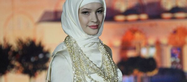 Показ коллекции модной одежды  - Sputnik Таджикистан