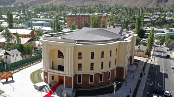 Концерт по случаю открытия нового Театра музыки и комедии имени Мехрубона Назарова в Хороге - Sputnik Таджикистан