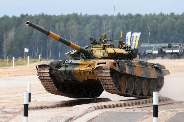 Танковый биатлон-2020. Индивидуальная гонка. Танк Т-72 команды военнослужащих Таджикистана  - Sputnik Таджикистан