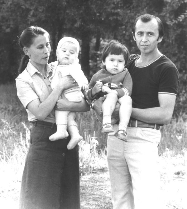 Родились в один день: история любви и секреты крепкого брака тренеров Алимовых Родились в один день: история любви и секреты крепкого брака тренеров Алимовых - Sputnik Таджикистан