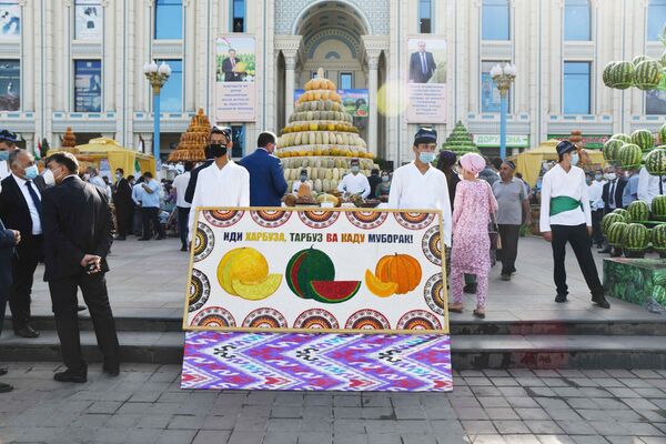 Фестиваль тыквы, дыни и арбуза в Душанбе - Sputnik Таджикистан